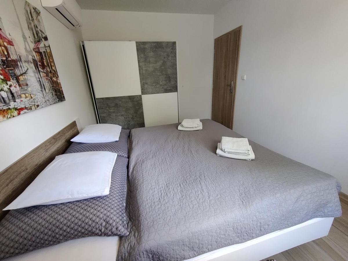Apartman Pod Lipou - Samostatny Objekt Jaroměř Esterno foto
