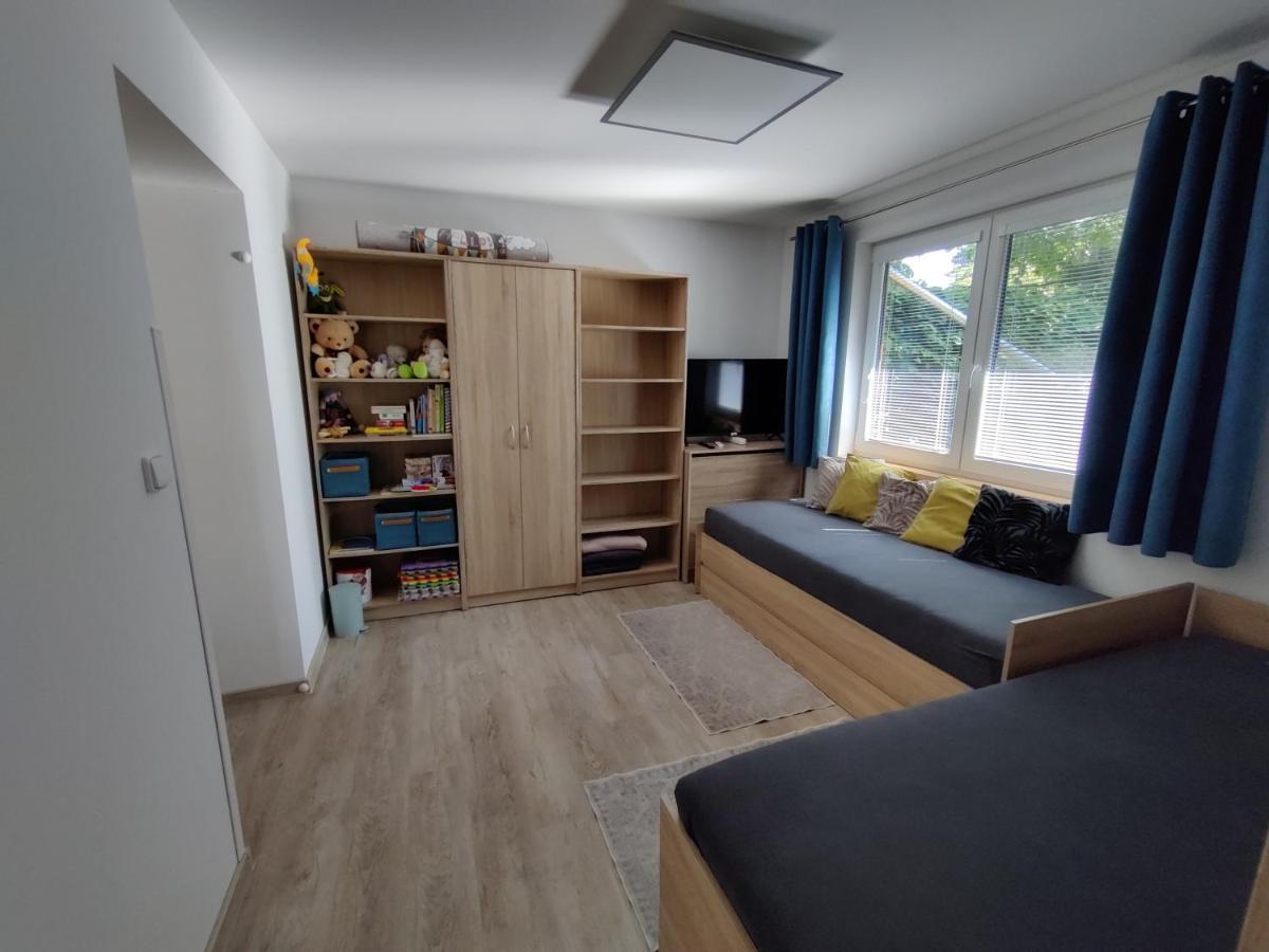Apartman Pod Lipou - Samostatny Objekt Jaroměř Esterno foto